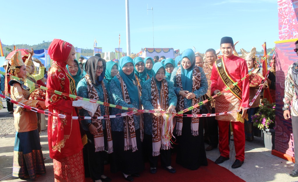 Jambore PKK Sumbar 018 - (Ada 5 foto)